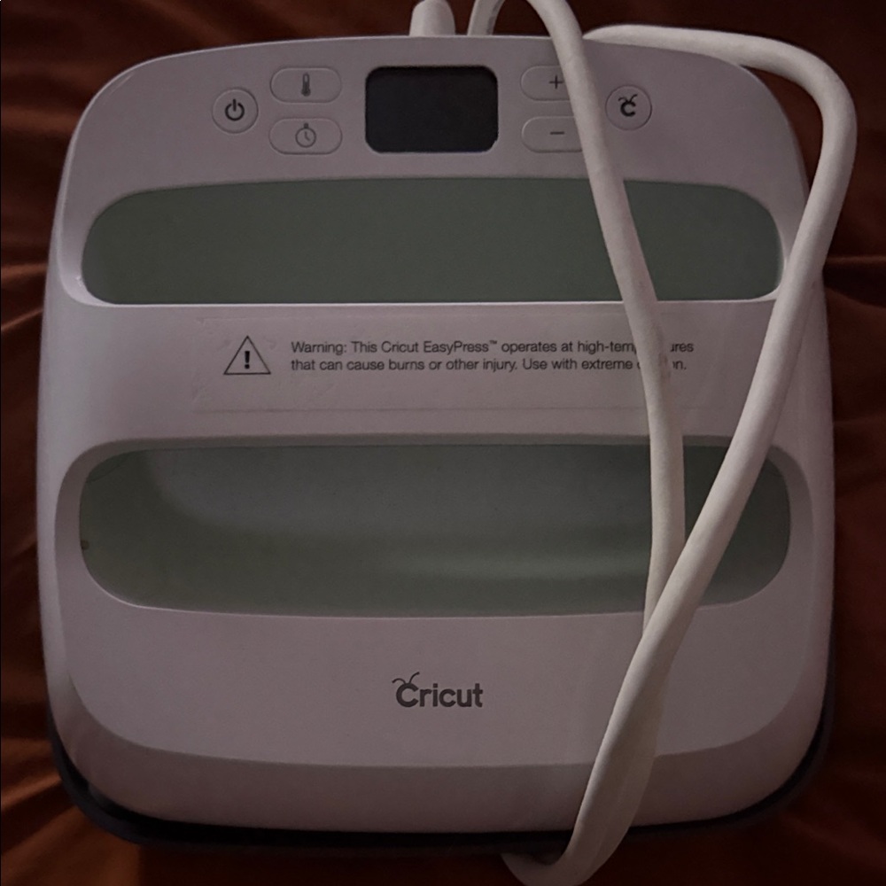 Cricut EasyPress in White and Green